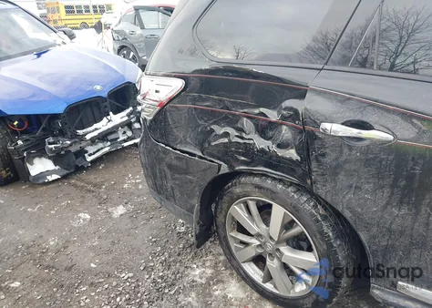 2014 Nissan Pathfinder Platinum z USA, uszkodzony, nr VIN 5N1AR2MM5EC730510